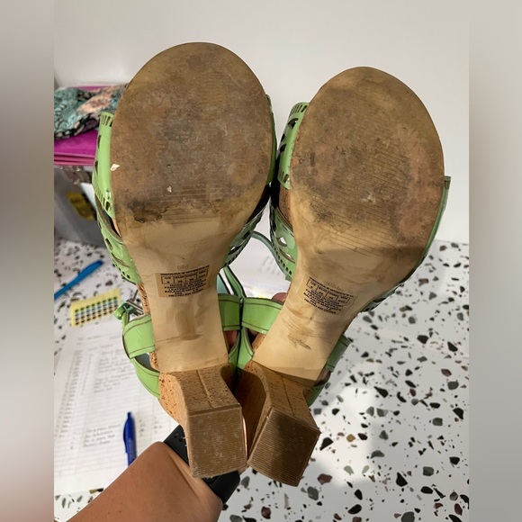 Guess - Picture 5 of 6